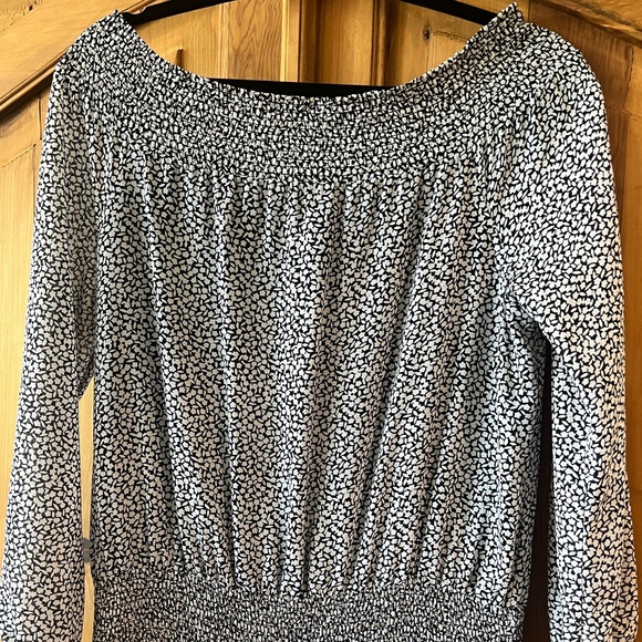 Michael Kors Sunari Navy & White Floral Off the Shoulder Dress Size: Medium - Picture 4 of 14